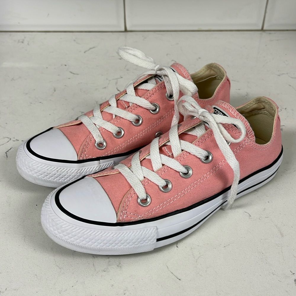 Chuck Taylor All Star Canvas UNISEX LOW TOP SHOE Women’s Size 6 Pink 13230F